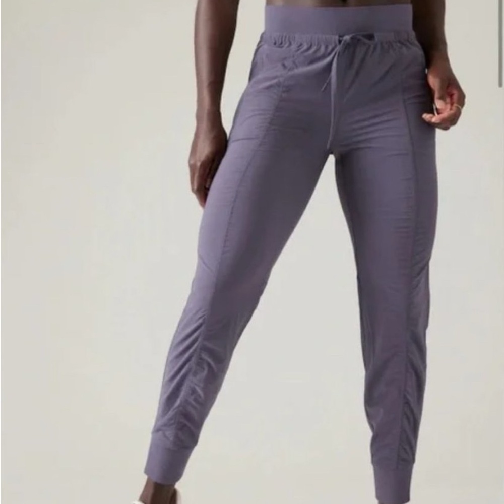 Athleta Size 4 Attitude‎ Pant Volcanic Violet Joggers Lightweight Athletic - Picture 3 of 10
